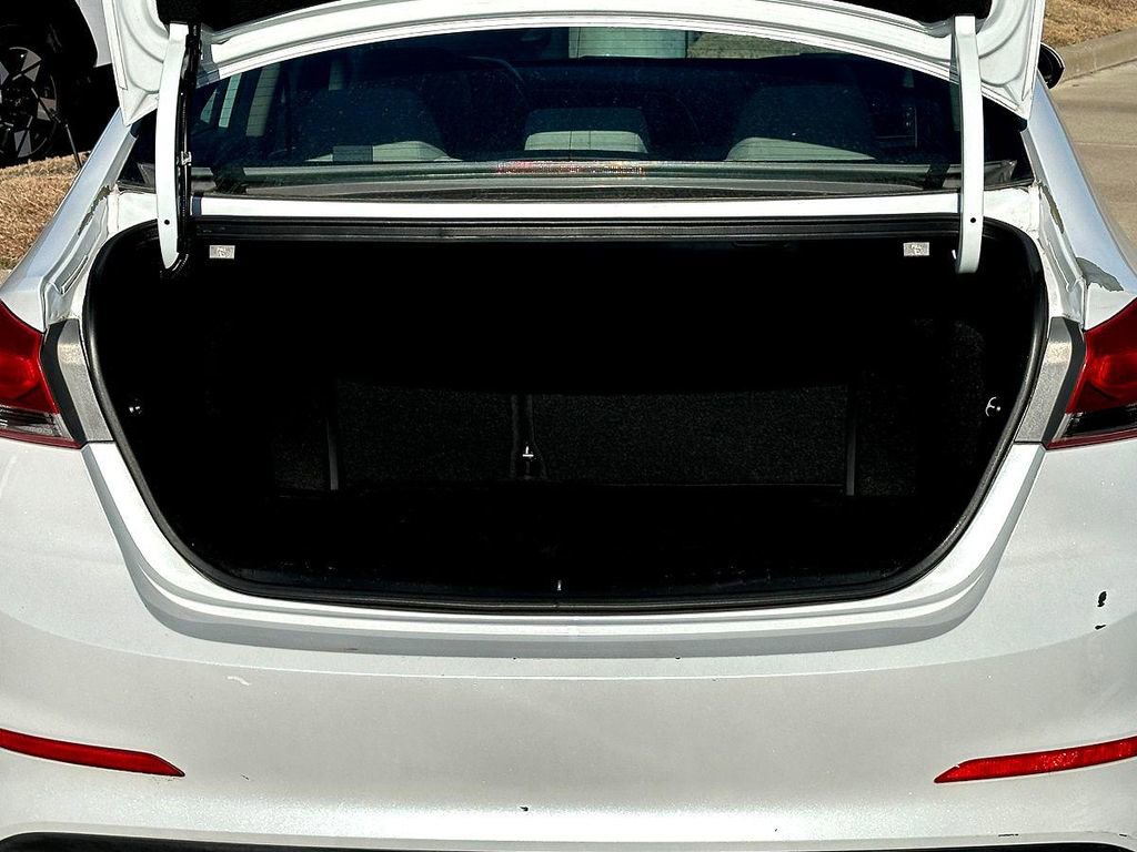 Used 2017 Hyundai Elantra SE image 32