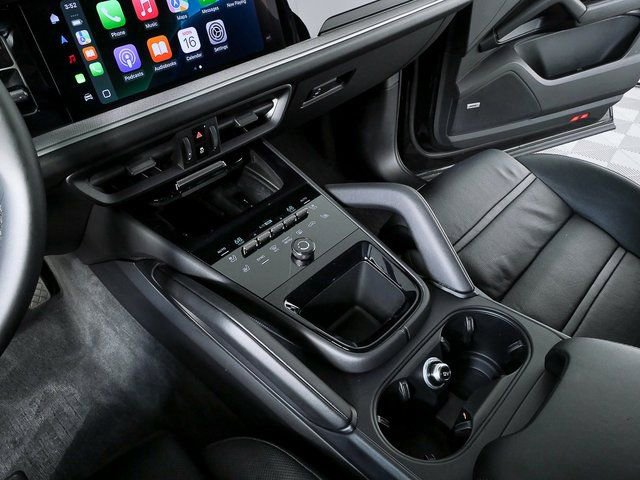 Certified 2024 Porsche Cayenne AWD image 19
