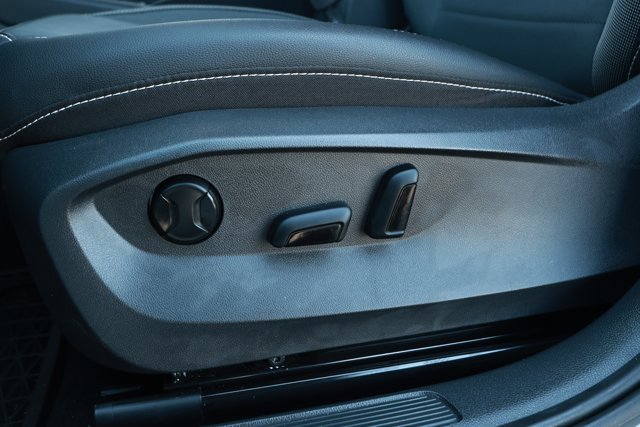 Used 2023 Volkswagen Taos SE FWD image 23