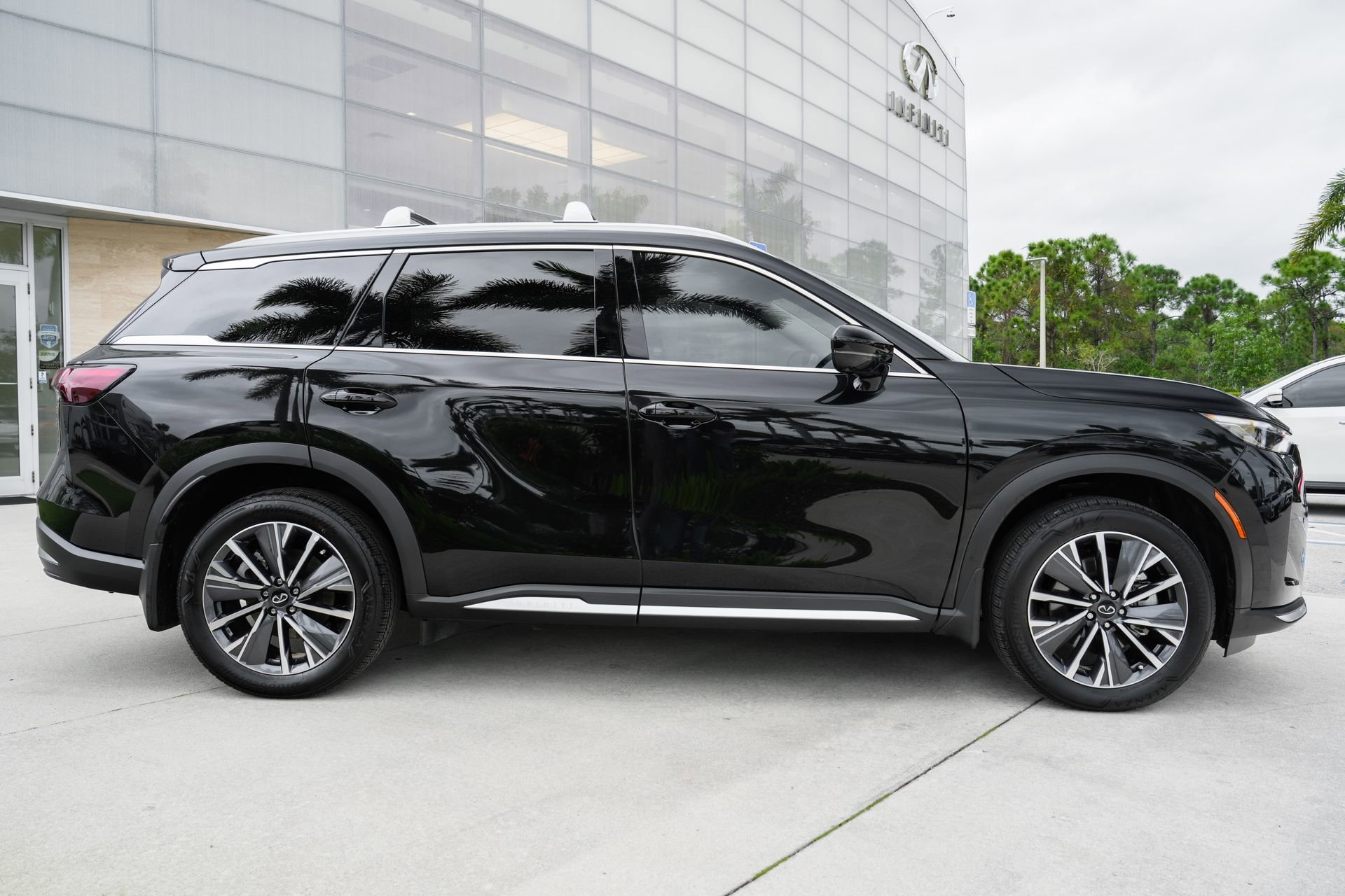 Used 2026 INFINITI QX60 Luxe w/ Cargo Package image 24