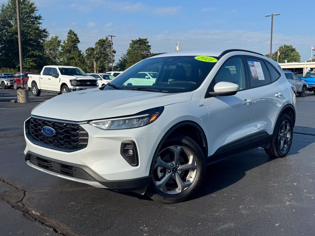 Certified 2025 Ford Escape ST-Line Select AWD/4WD image 27