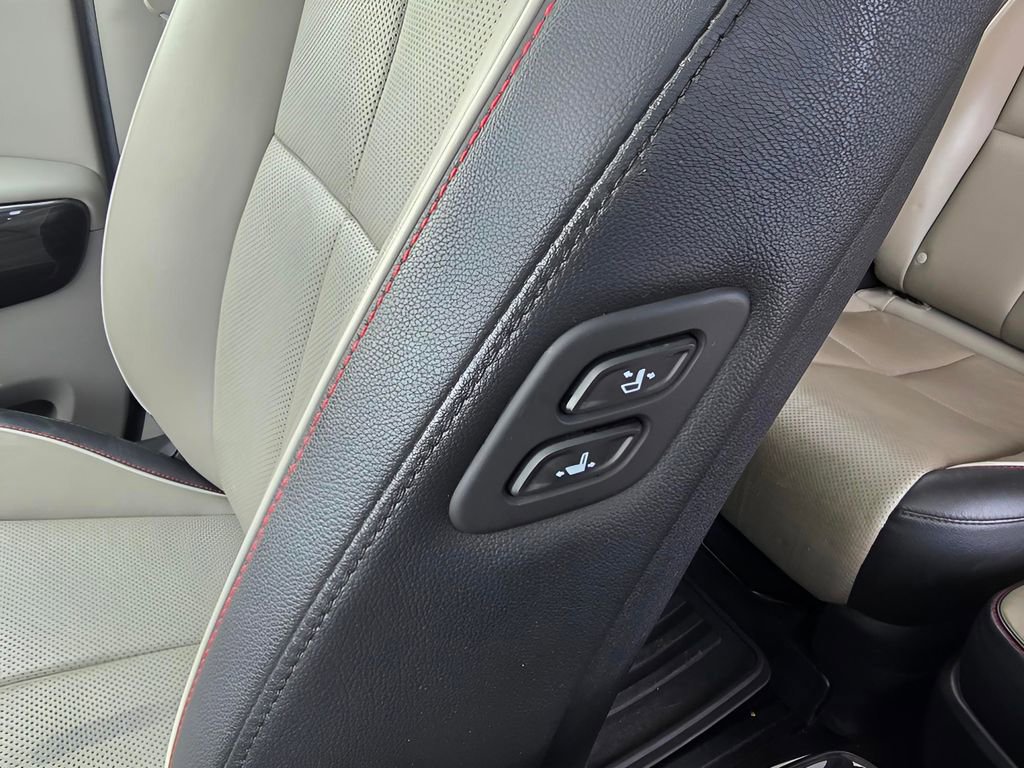 Used 2020 Kia Sedona SX image 26