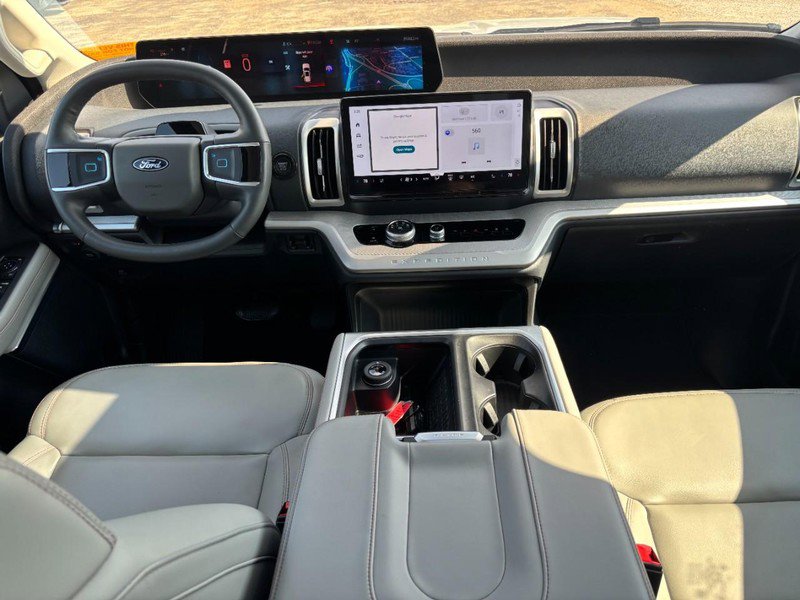 Used 2025 Ford Expedition Active image 15