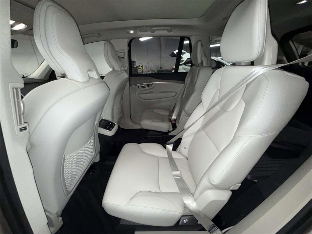 Used 2024 Volvo XC90 B6 Plus w/ Protection Package Premier image 19