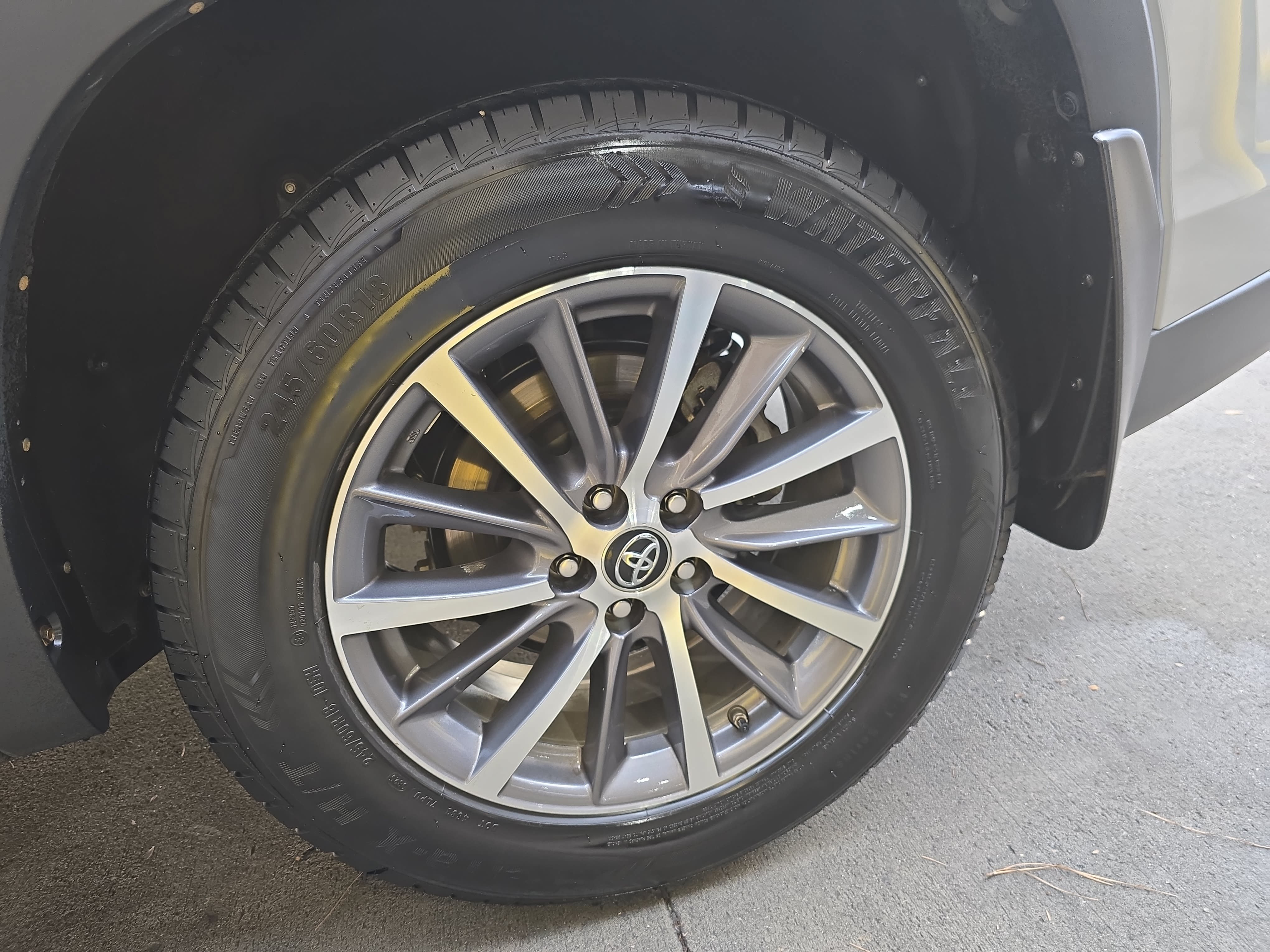 Used 2019 Toyota Highlander XLE AWD/4WD image 35