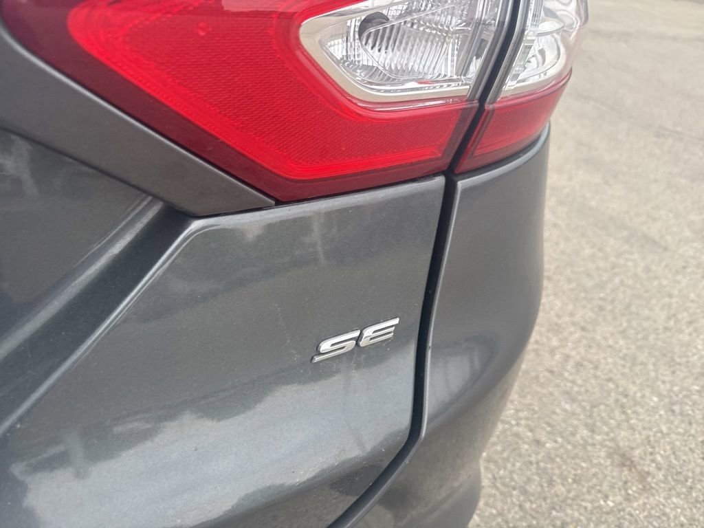 Used 2016 Ford Fusion SE FWD image 11