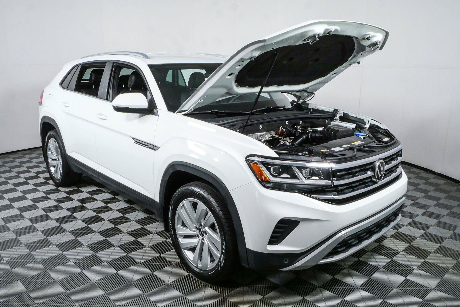 Certified 2023 Volkswagen Atlas Cross Sport SE AWD/4WD image 31