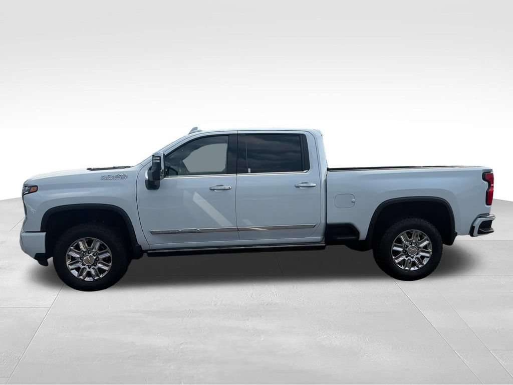 Used 2026 Chevrolet Silverado 2500 High Country w/ High Country Premium Package AWD/4WD image 2