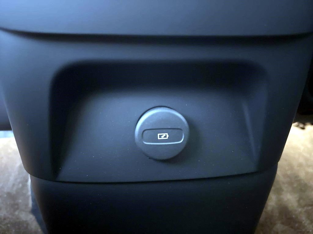 Used 2025 Volvo XC90 T8 Ultra image 35