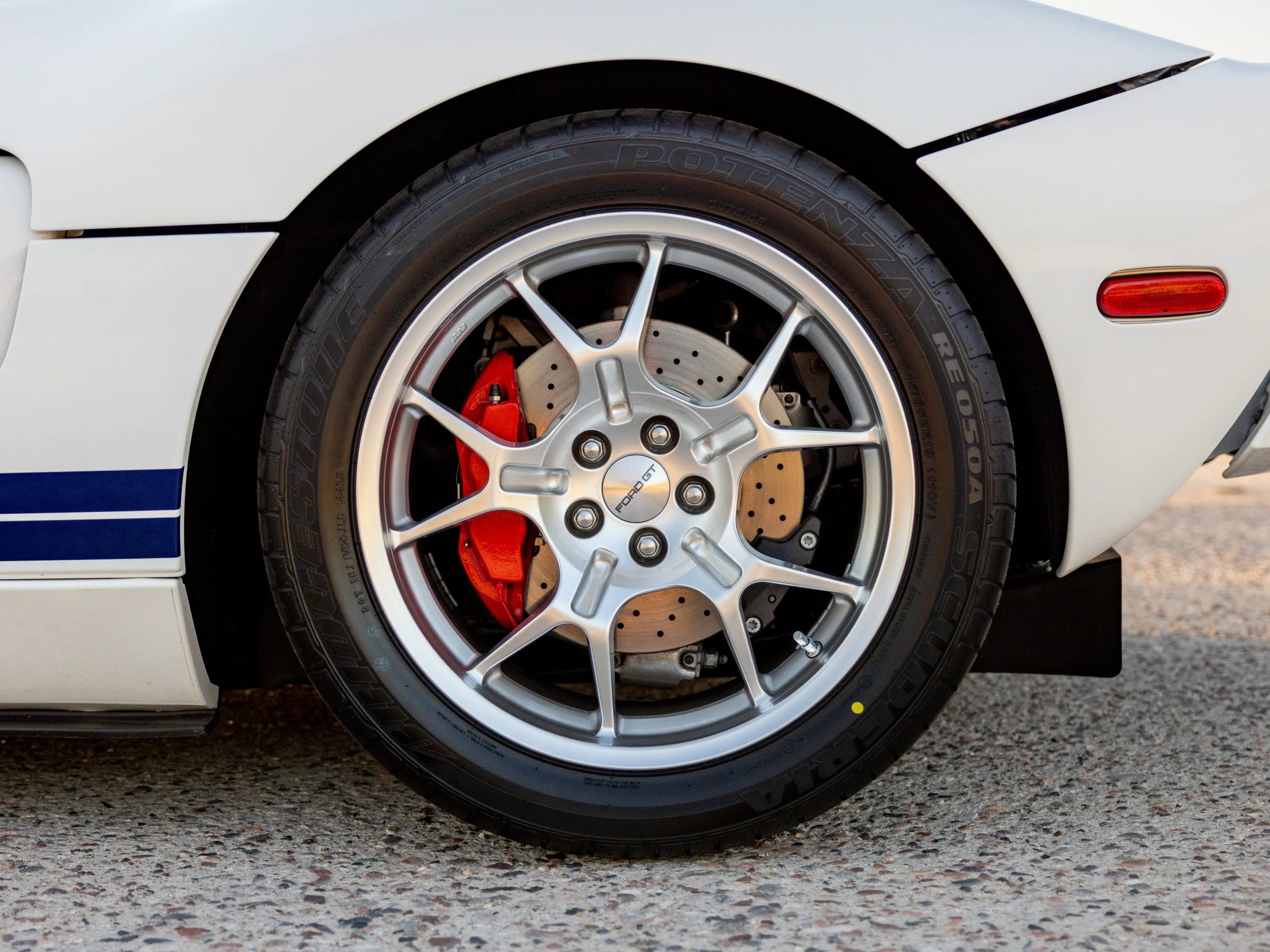 Used 2005 Ford GT image 31