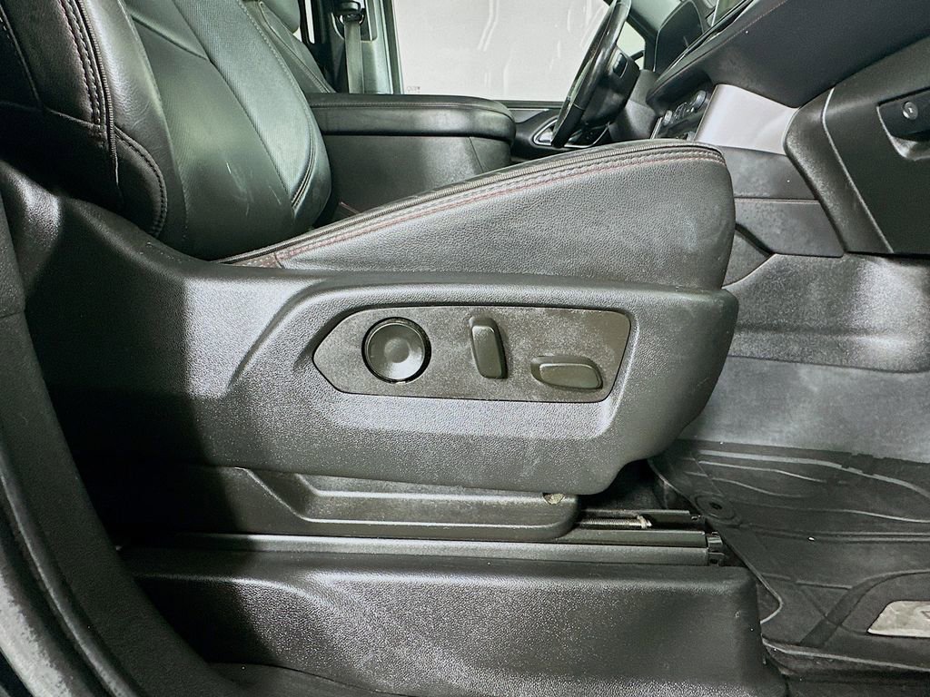 Used 2021 Chevrolet Suburban RST w/ Luxury Package image 24