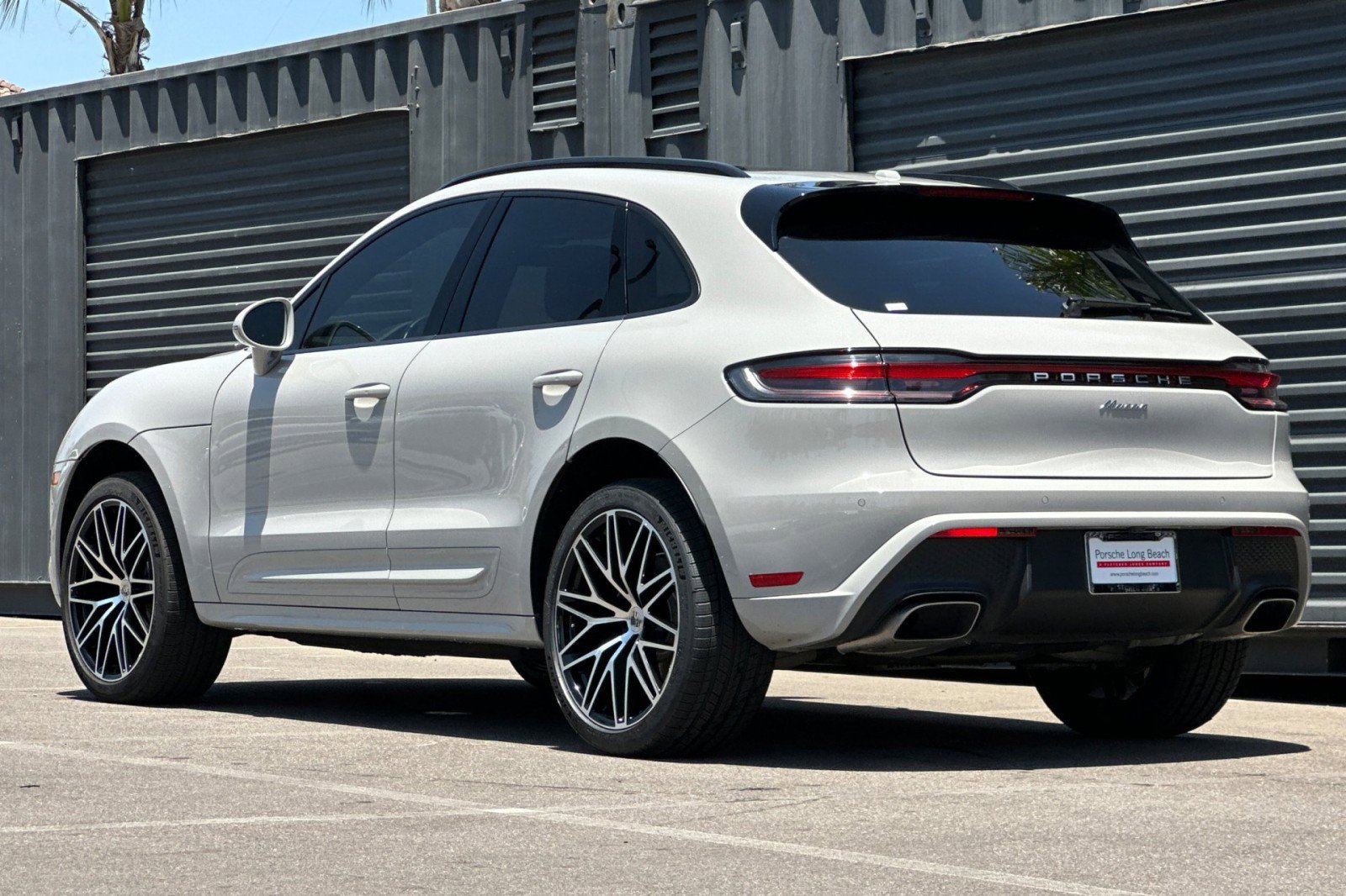 Certified 2024 Porsche Macan AWD/4WD image 3