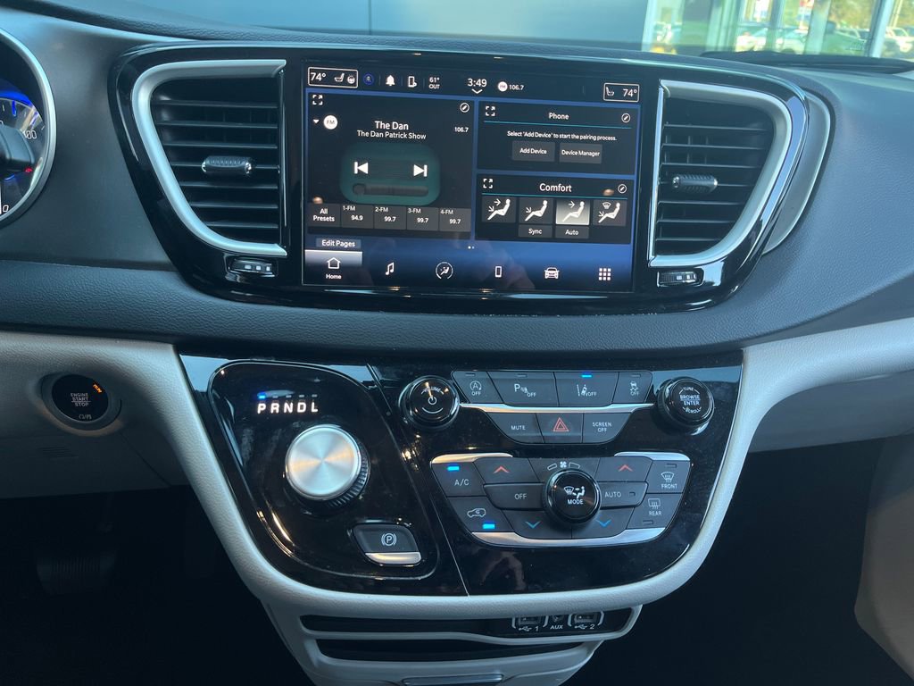 Used 2023 Chrysler Pacifica Touring-L image 19