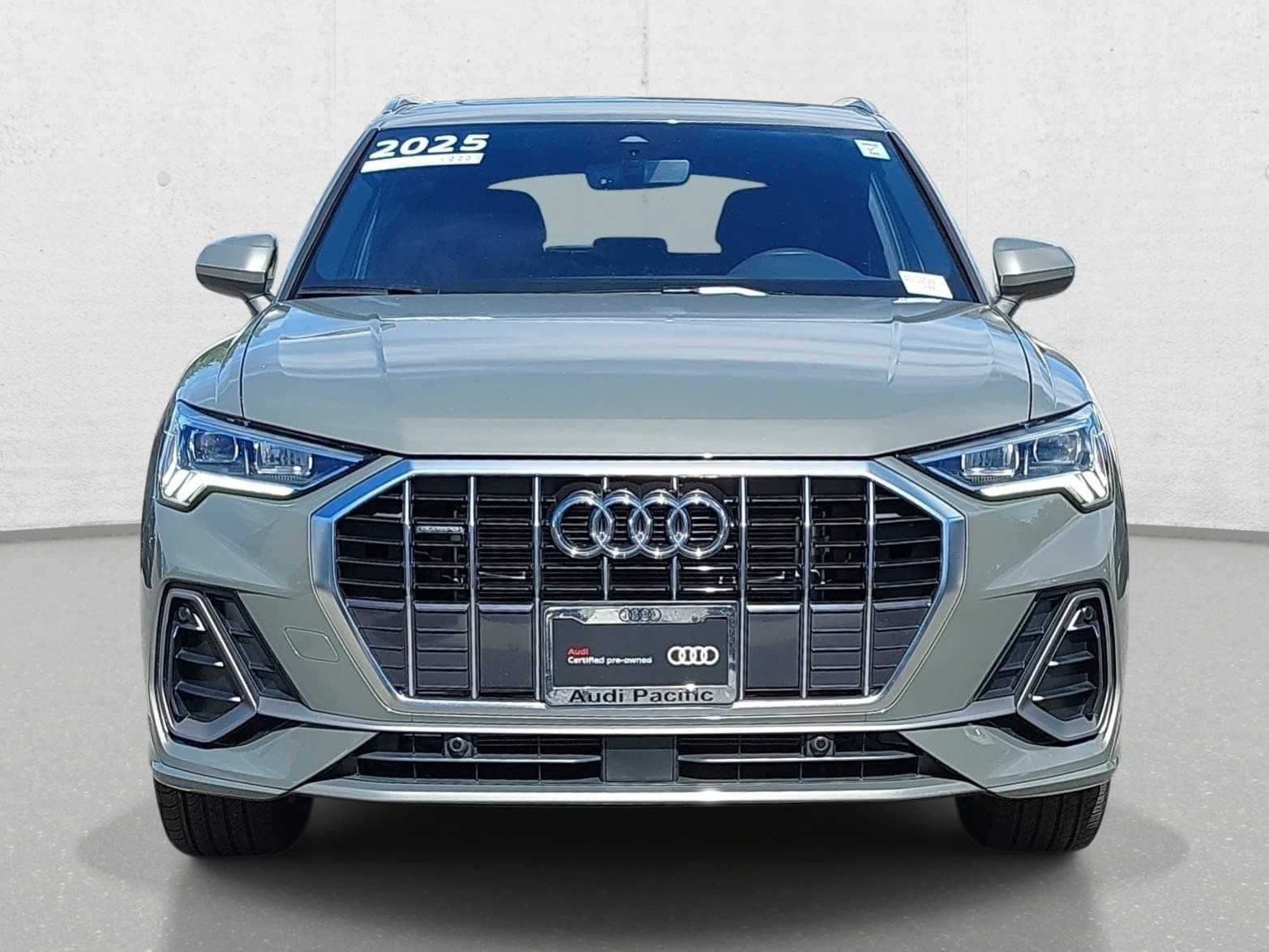 Certified 2025 Audi Q3 2.0T Premium w/ Convenience Package AWD/4WD image 2