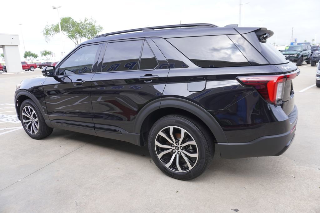 Certified 2025 Ford Explorer ST-Line AWD/4WD image 4