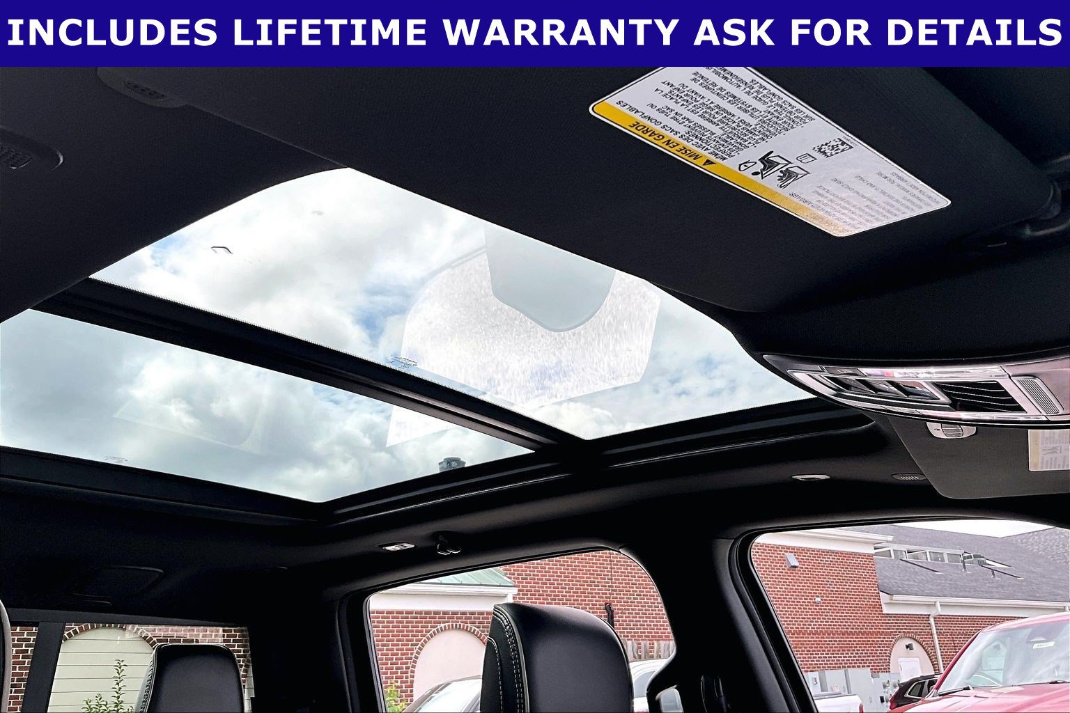 Used 2024 RAM 1500 Laramie AWD/4WD image 19