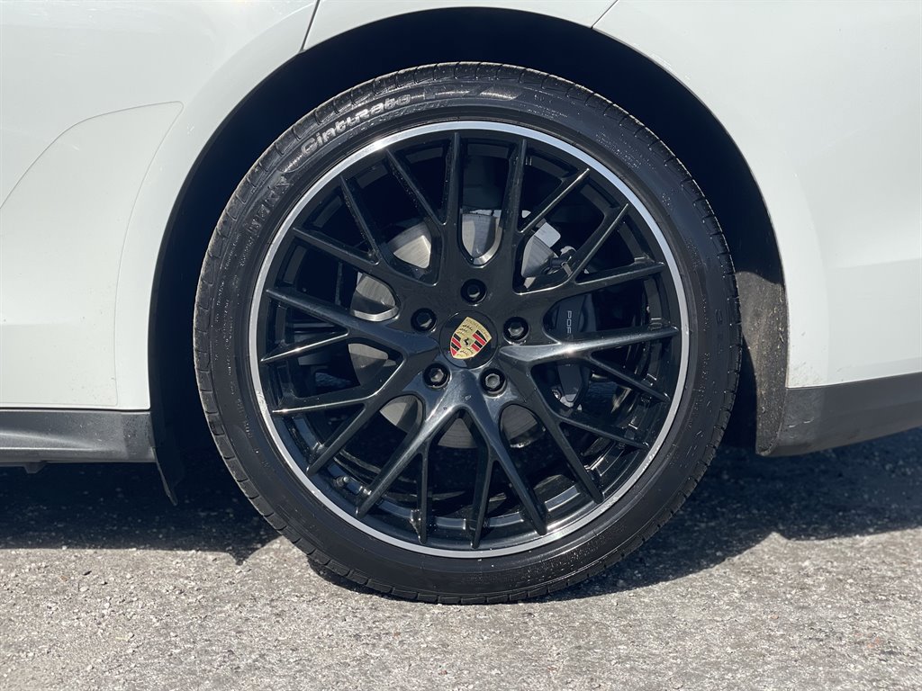 Used 2018 Porsche Panamera 4 image 40