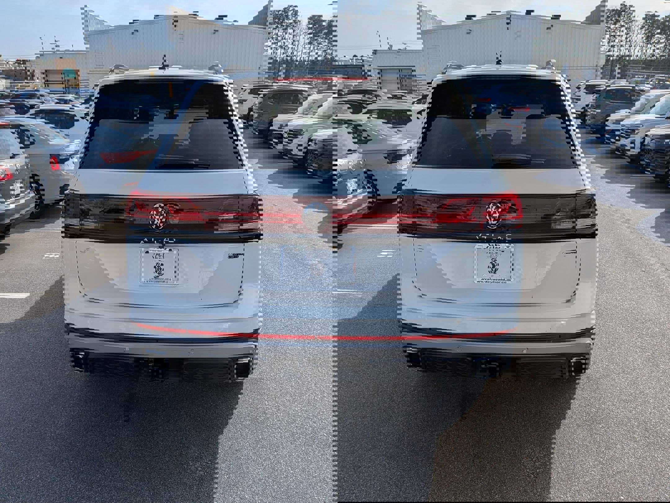 New 2026 Volkswagen Atlas Peak Edition image 4