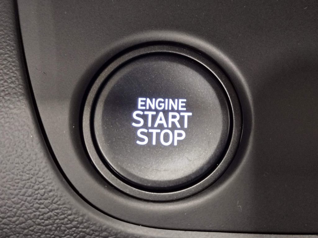 New 2025 Hyundai Elantra SEL image 32