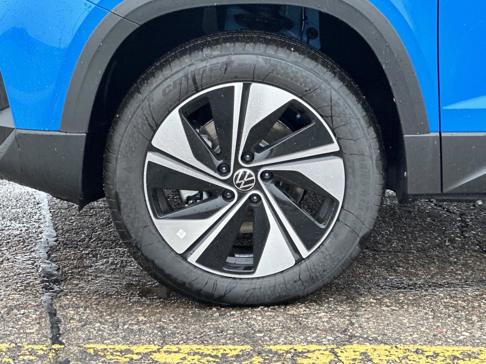 New 2026 Volkswagen Taos SE image 9