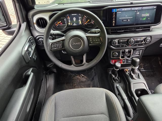 Used 2025 Jeep Gladiator Sport AWD/4WD image 13