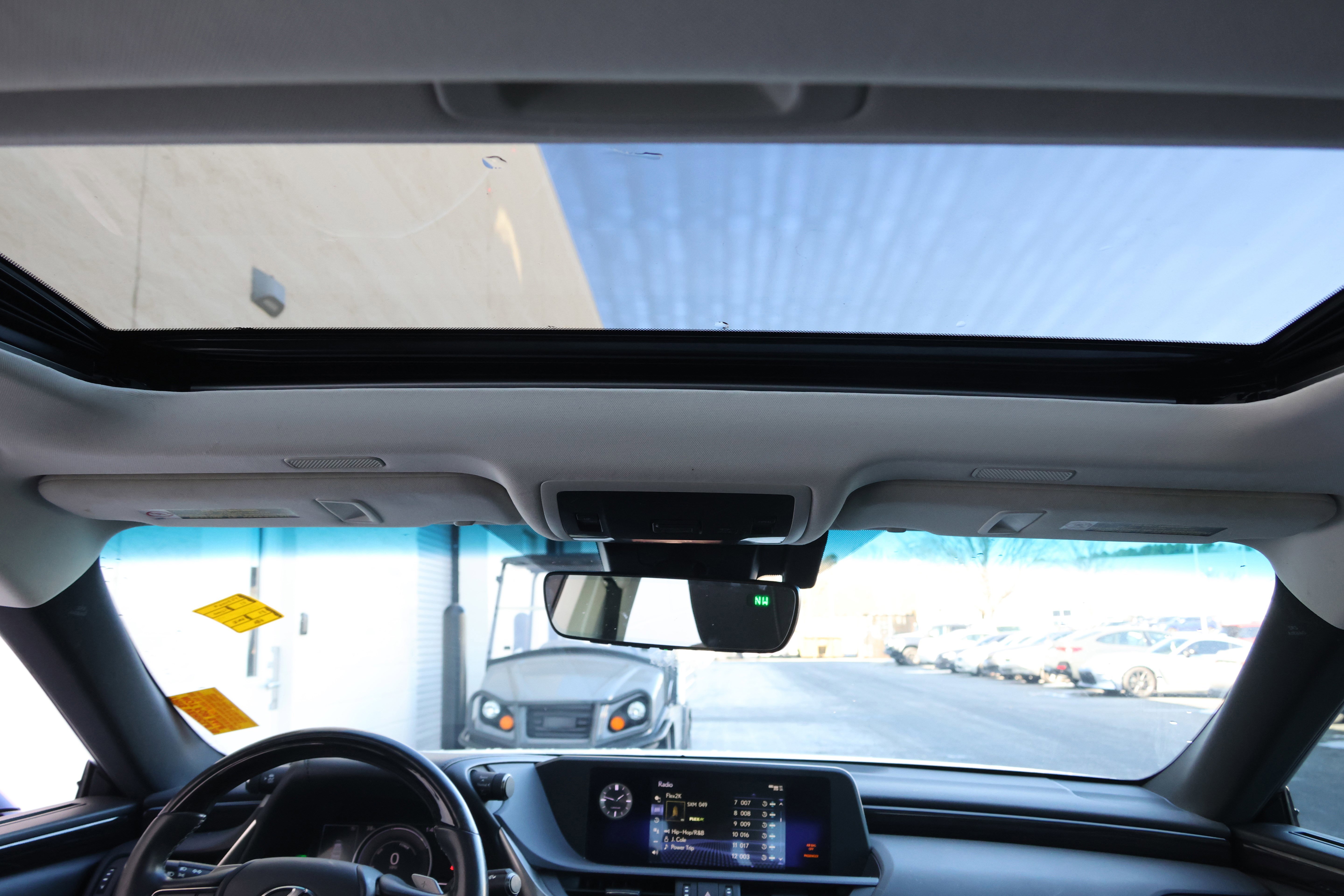 Certified 2021 Lexus ES 300h w/ Premium Package image 28