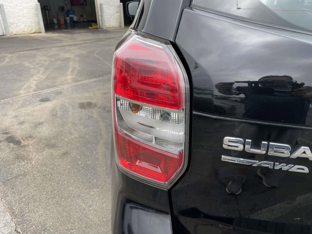 Used 2015 Subaru Forester 2.5i w/ Alloy Wheel Package image 18