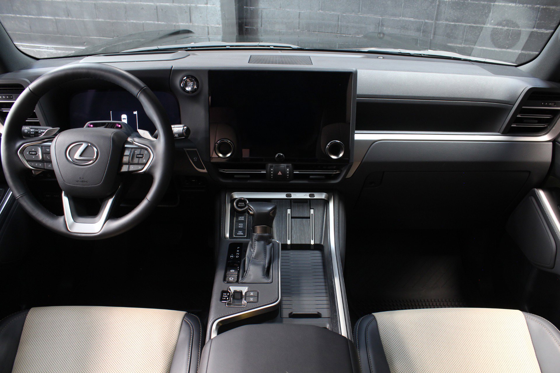 Used 2025 Lexus GX 550 w/ Accessory Package (32) AWD/4WD image 27