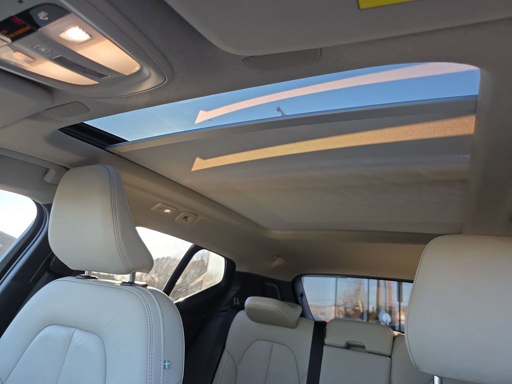 Certified 2023 Volvo XC40 B5 Plus w/ Driver Assist Package image 35