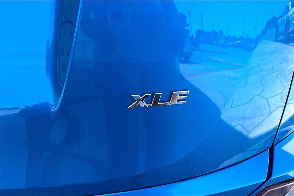 Certified 2018 Toyota RAV4 XLE FWD image 23