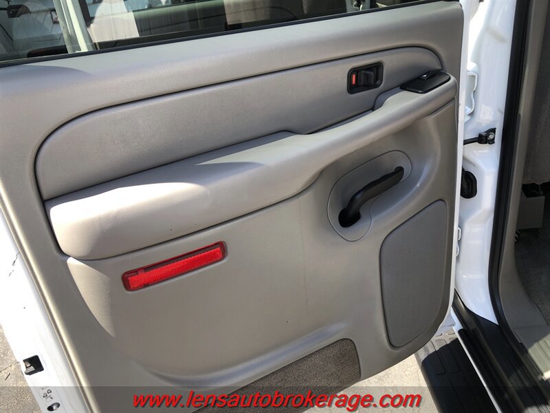 Used 2004 Chevrolet Suburban LS RWD image 10