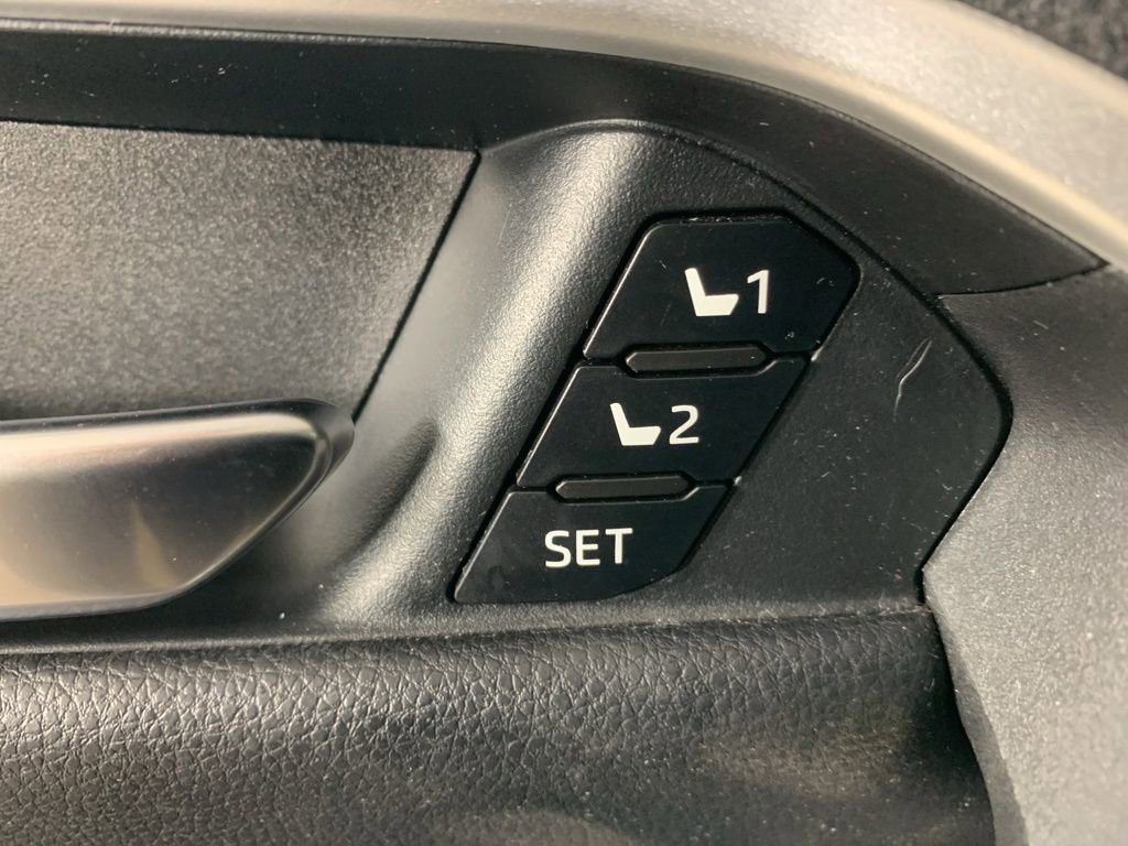 Used 2020 Toyota RAV4 Limited image 17