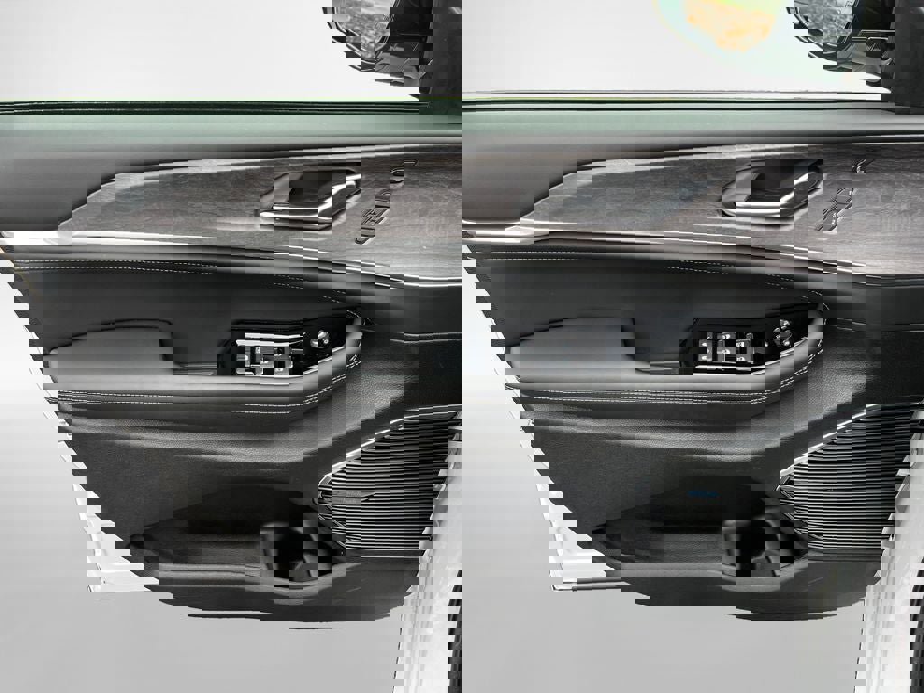 Used 2024 Jeep Grand Cherokee Overland w/ Luxury Tech Group IV image 17