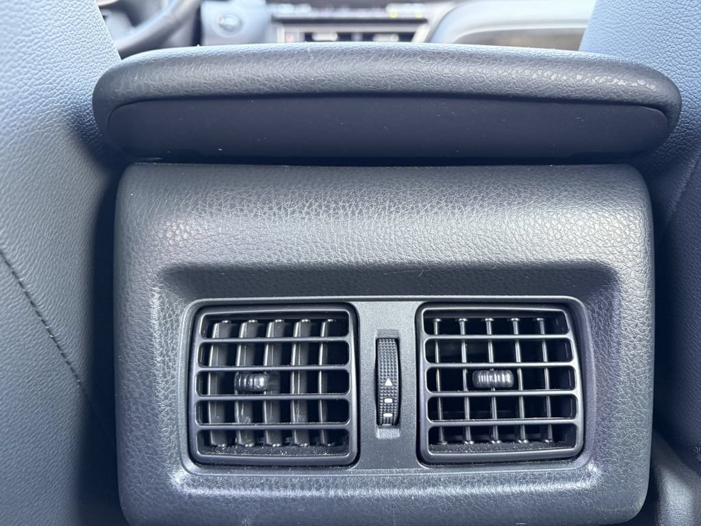 Used 2025 Toyota Camry SE FWD image 33