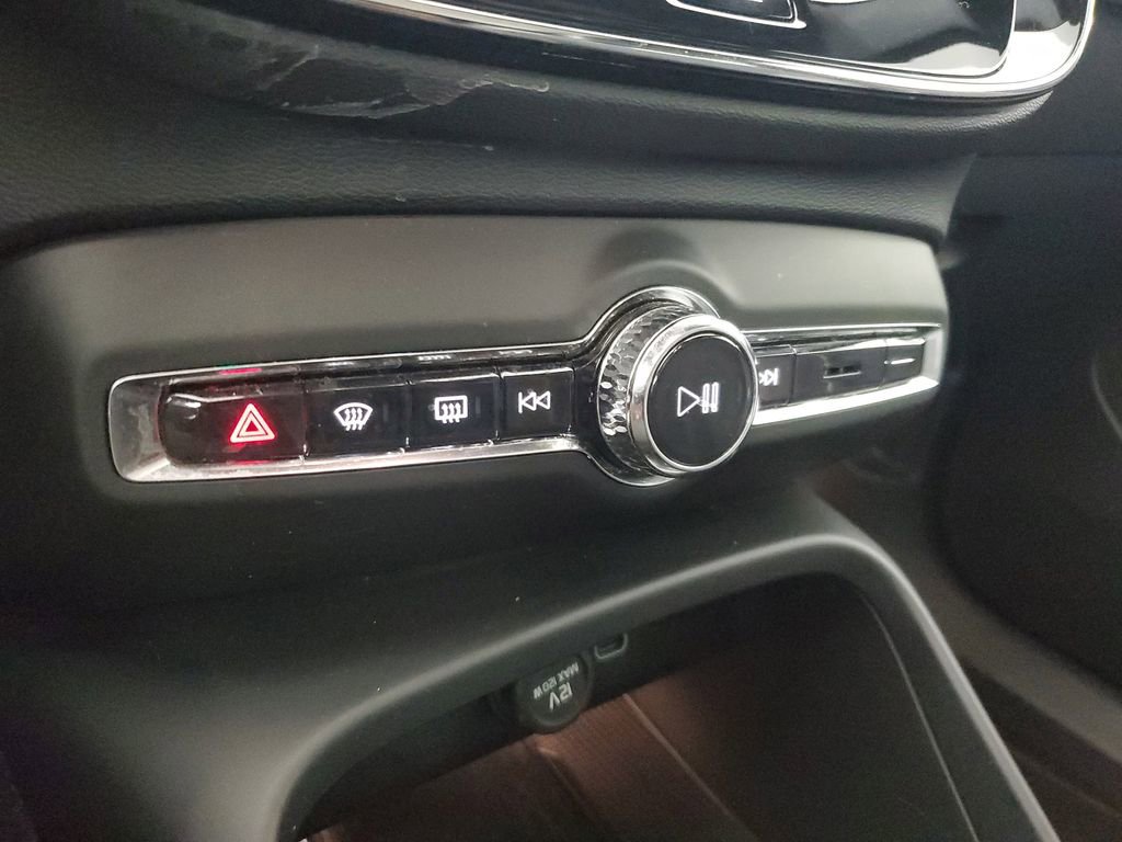 Used 2023 Volvo C40 P8 Recharge Ultimate image 32