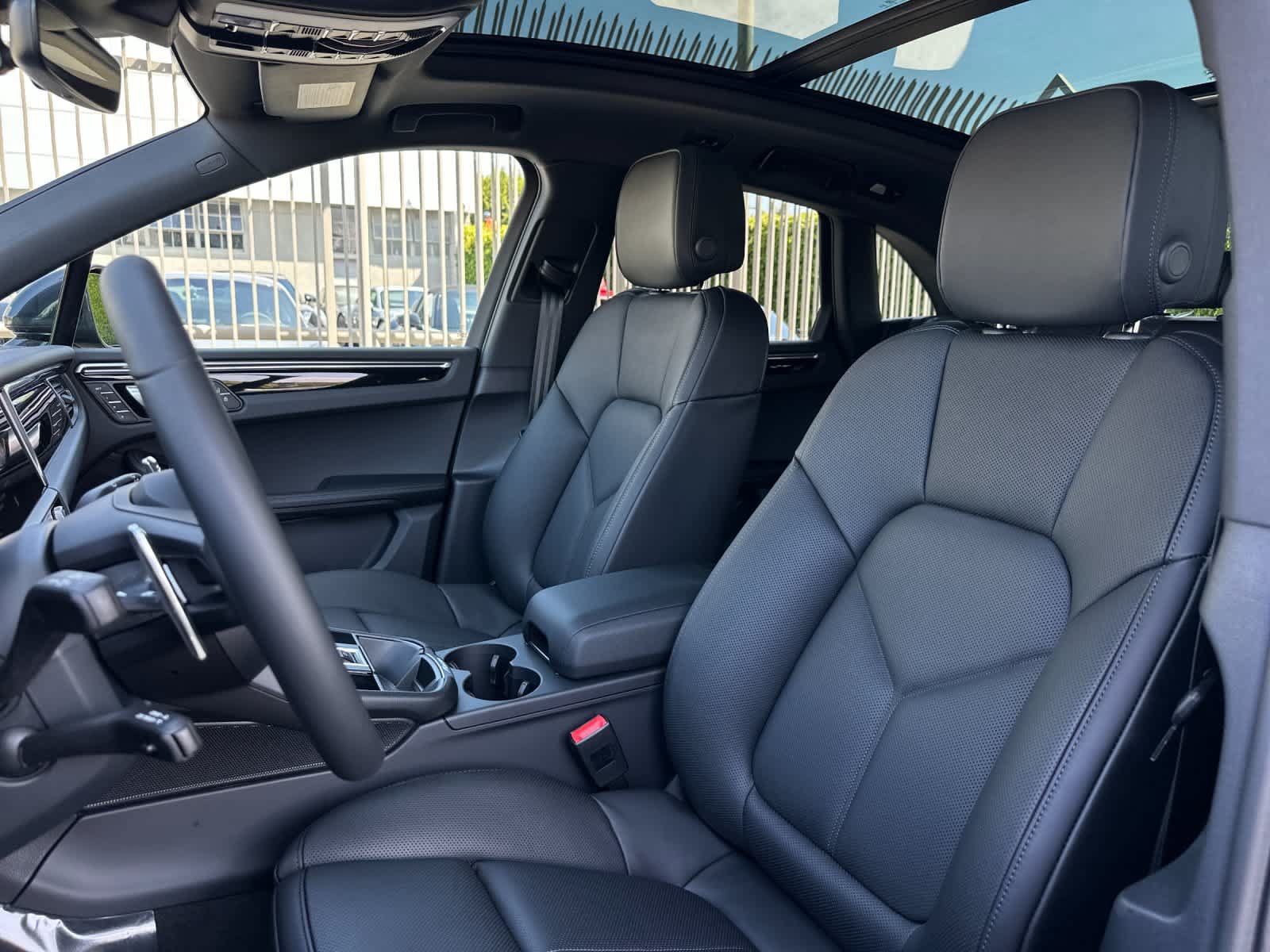 New 2026 Porsche Macan AWD/4WD image 5