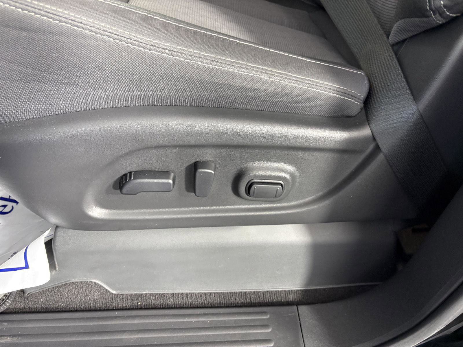 Used 2024 Nissan Titan SV w/ SV Convenience Package image 27