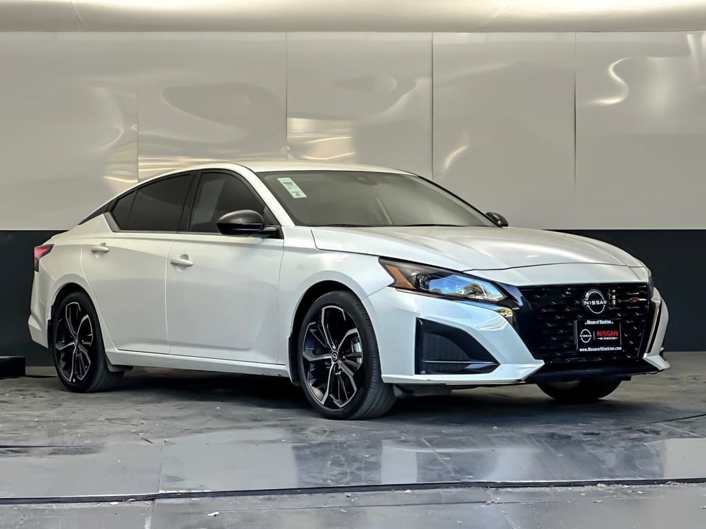 Used 2023 Nissan Altima 2.5 SR image 1