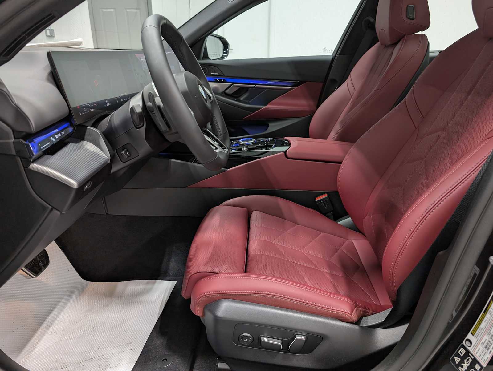 Used 2025 BMW 540i xDrive w/ Executive Package image 4