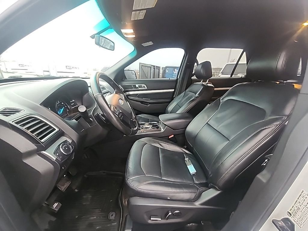 Used 2017 Ford Explorer XLT w/ Equipment Group 202A image 12