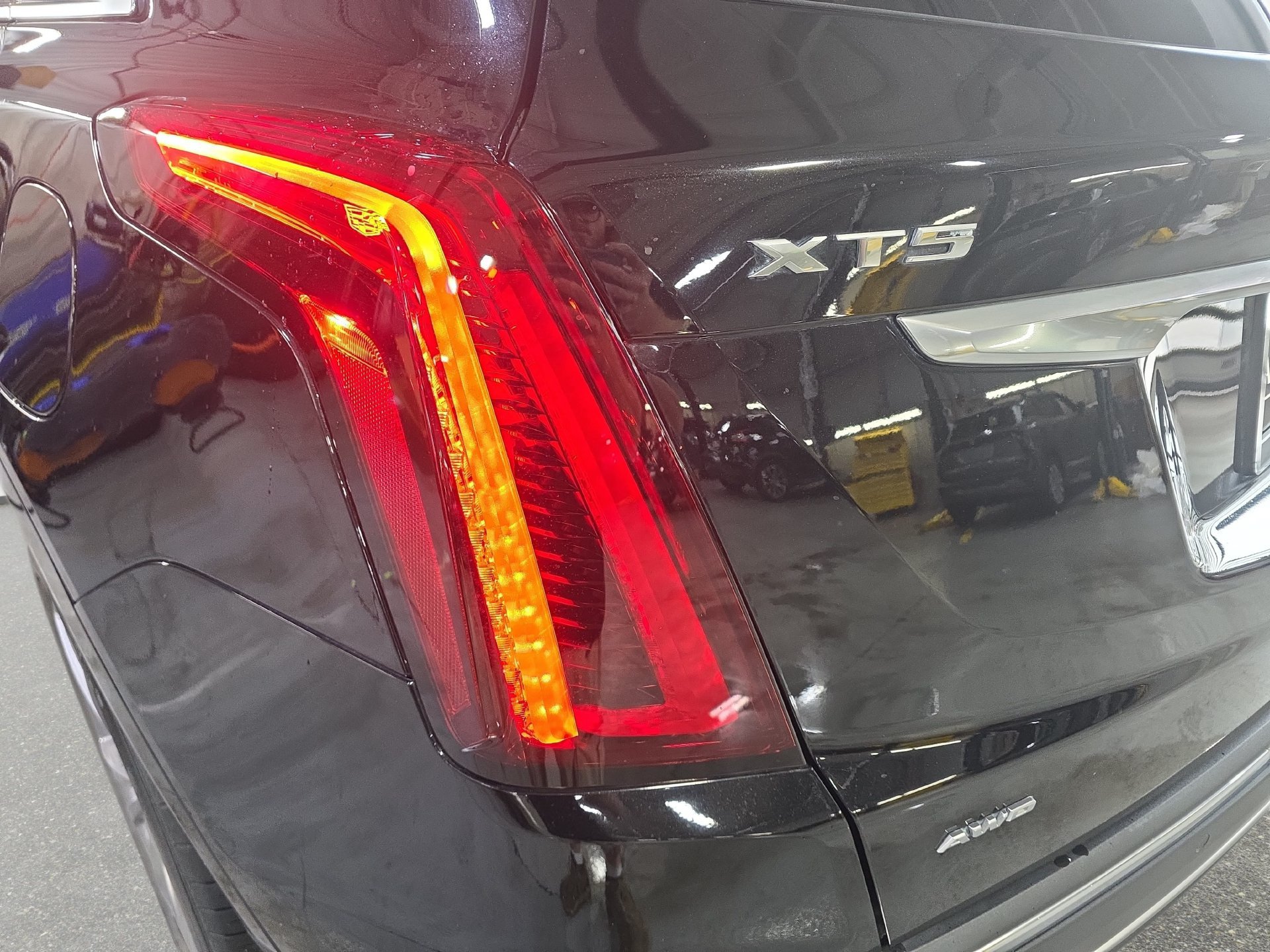 Used 2023 Cadillac XT5 Premium Luxury w/ Technology Package AWD/4WD image 32