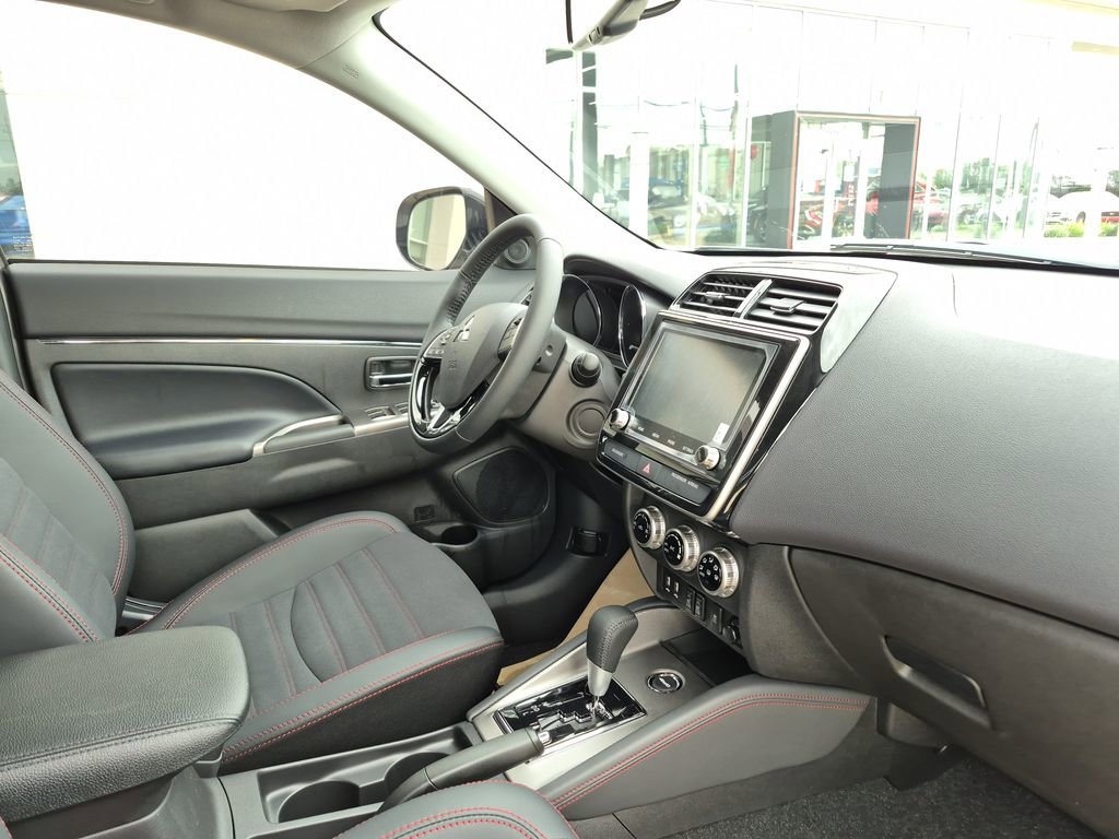 Used 2025 Mitsubishi Outlander Sport SE image 19