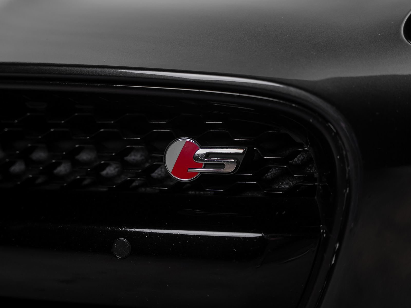 Used 2015 Jaguar F-TYPE S RWD image 7