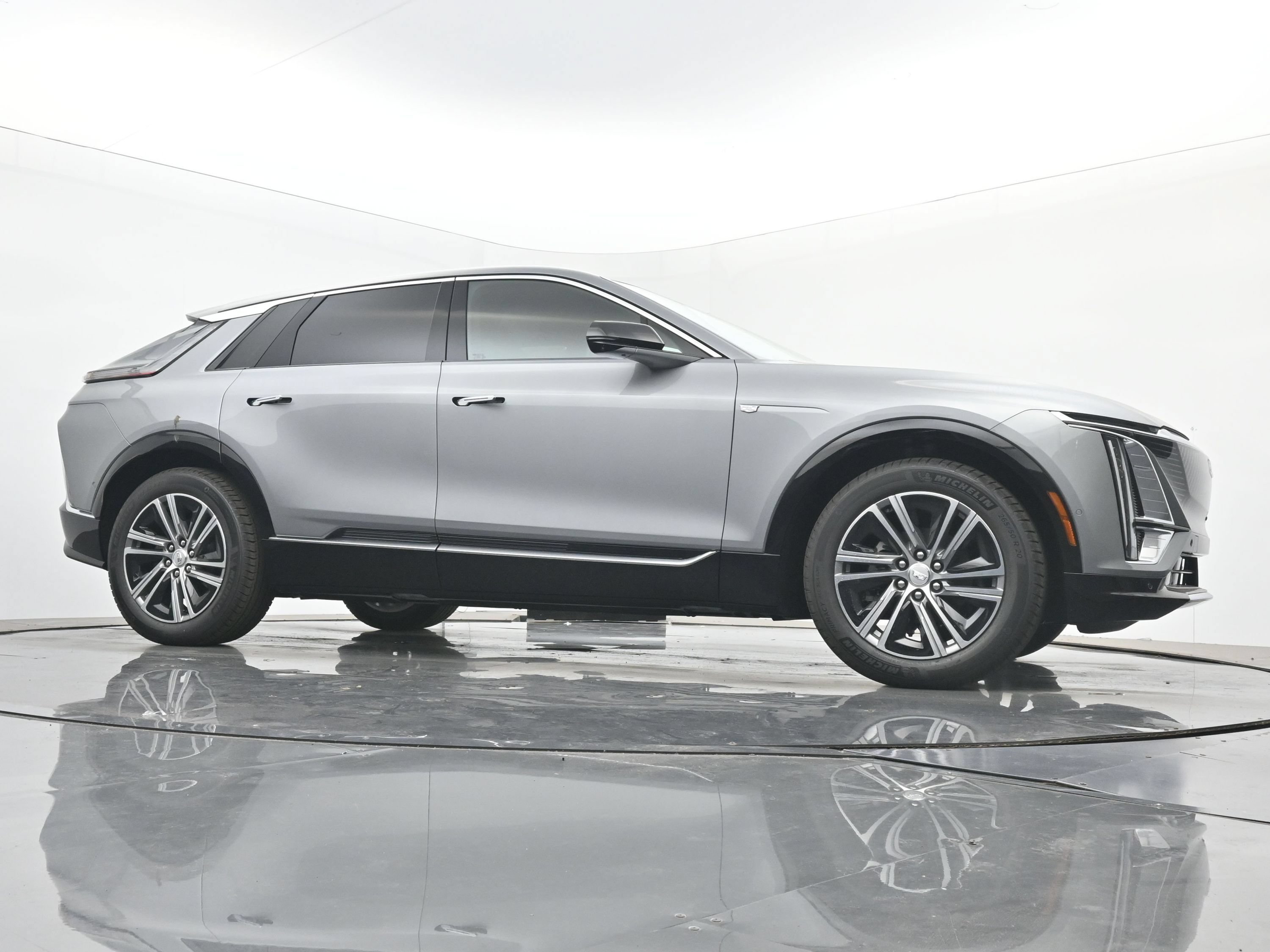 New 2026 Cadillac Lyriq Luxury w/ LPO, Floor Liner Package AWD/4WD image 21