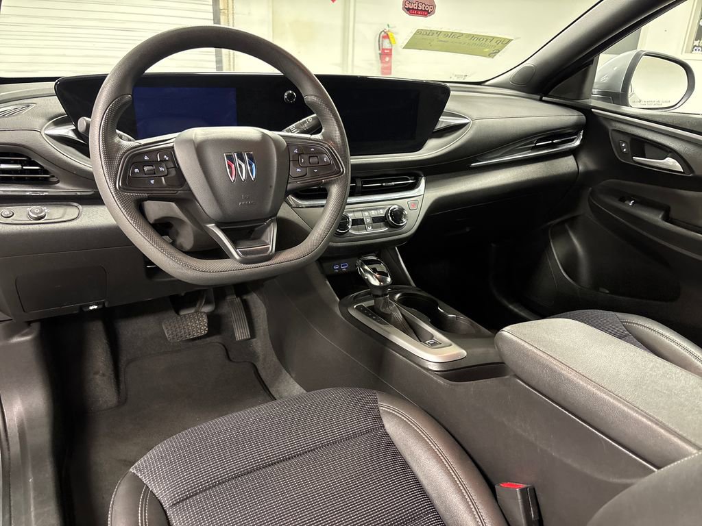 Used 2025 Buick Envista Preferred FWD image 27