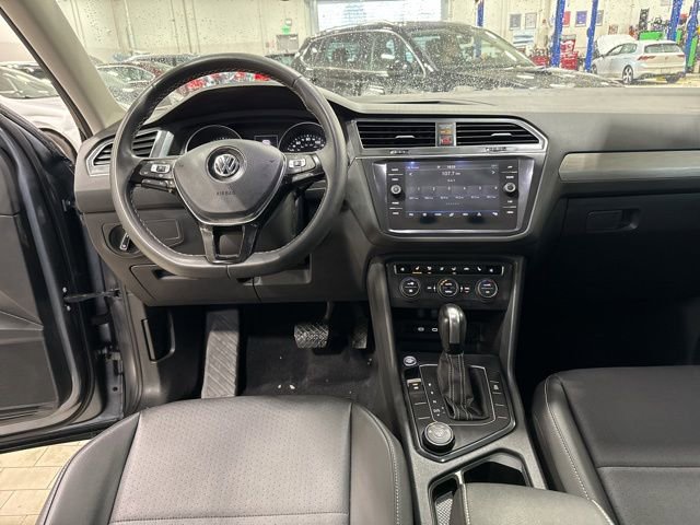 Certified 2021 Volkswagen Tiguan SE w/ Panoramic Sunroof Package image 21