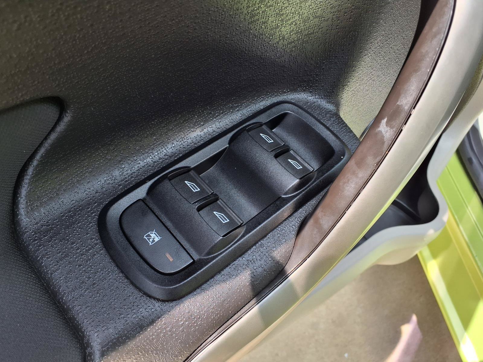 Used 2012 Ford Fiesta SE FWD image 26