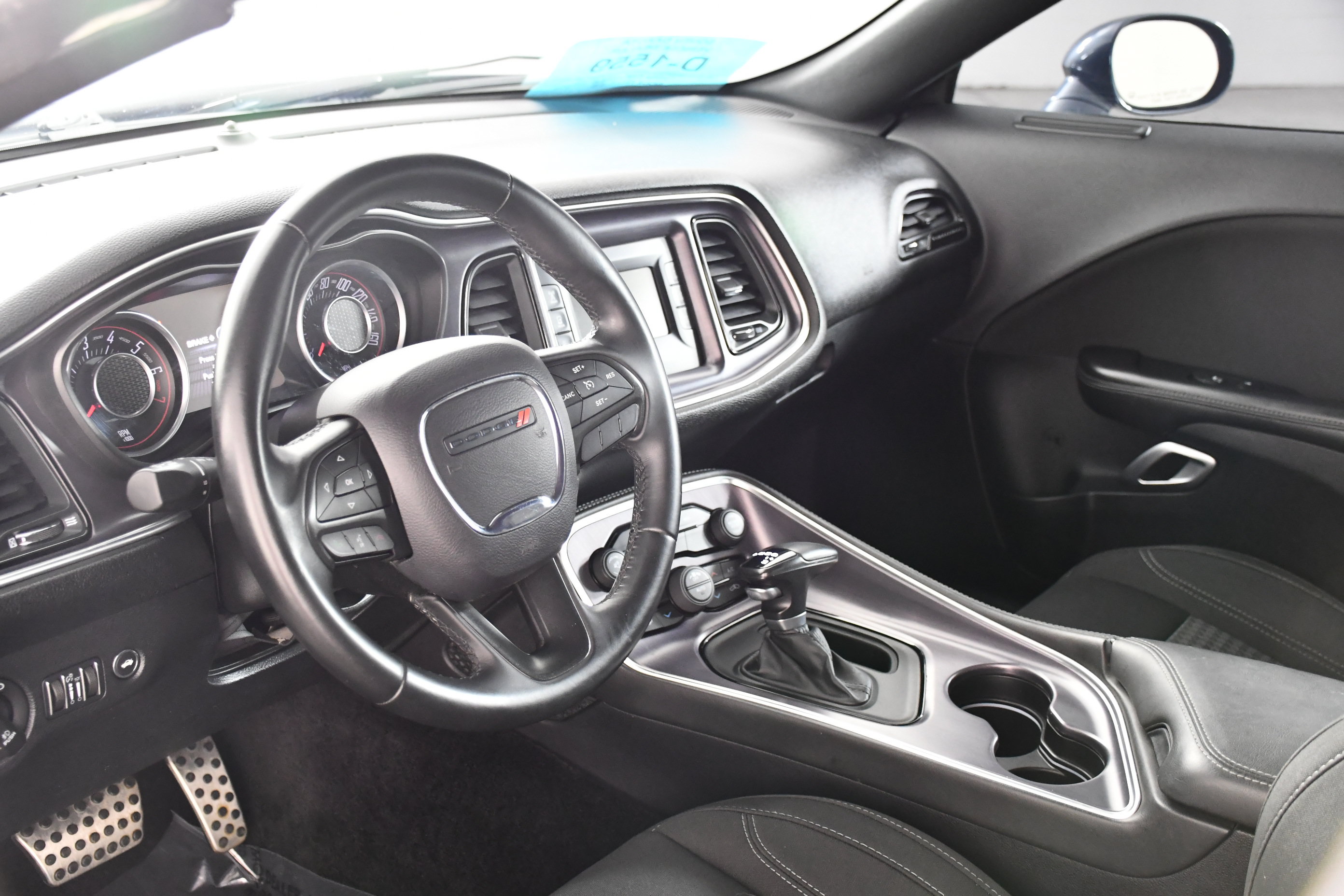 Used 2016 Dodge Challenger SXT RWD image 2