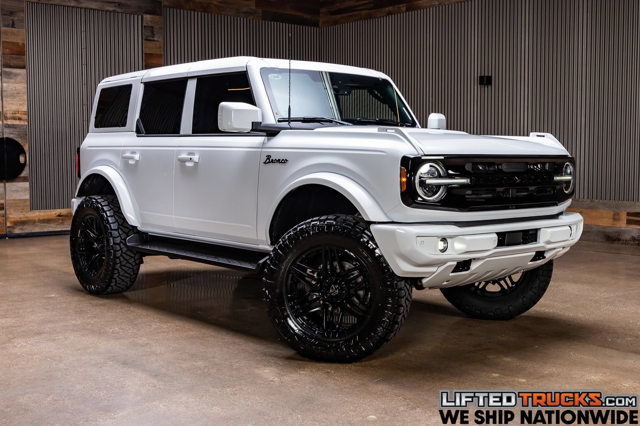 Used 2026 Ford Bronco Outer Banks AWD/4WD image 1