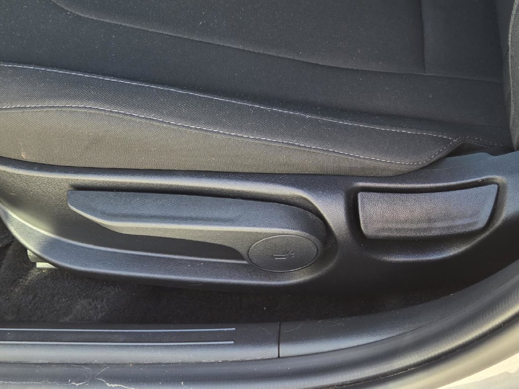 Used 2025 Hyundai Elantra Sport FWD image 15